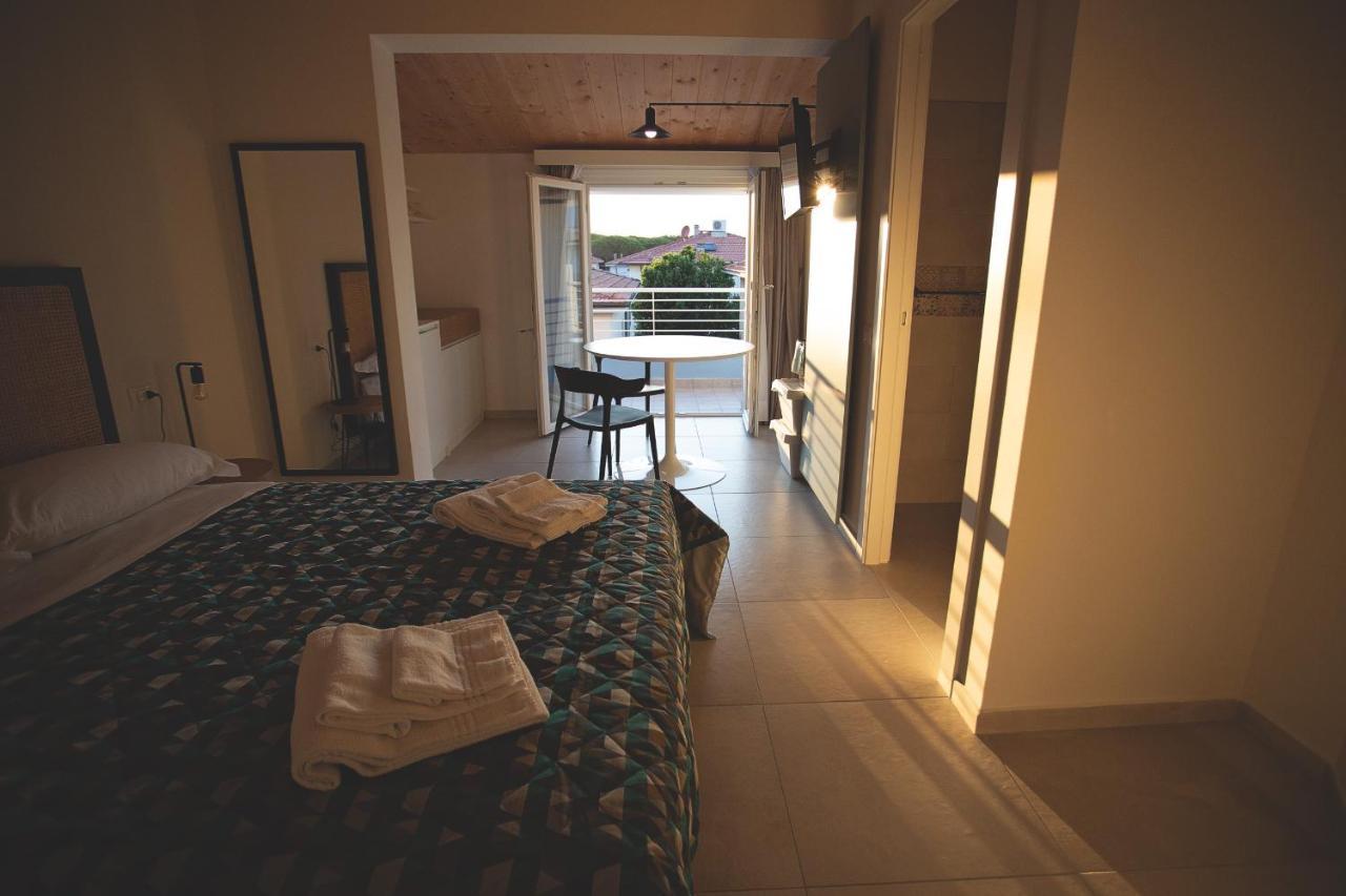 Via Siena 4 - Suites & Rooms Марина-ди-Чечина Экстерьер фото